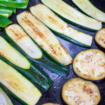 Cuisiner des légumes sur un brasero plancha sur Club Brasero