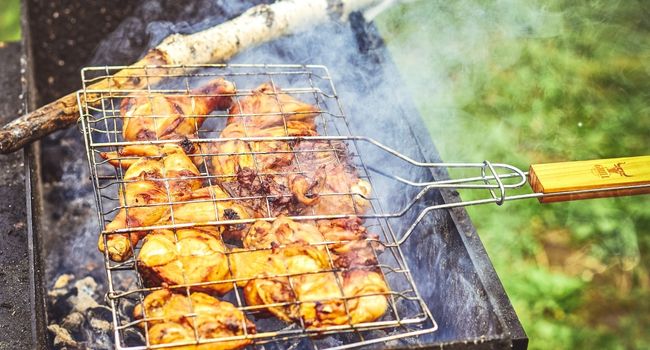 Comment cuisiner le poulet boucané au barbecue kamado sur Club Brasero ?